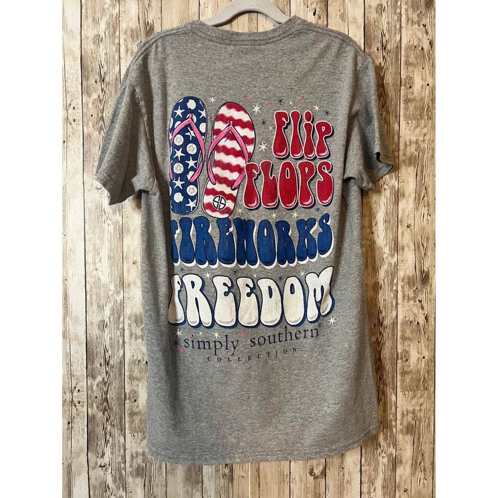 Simply Southern Graphic Tee – Size S‎ – Flip Flops, Fireworks & Freedom 🎆🇺🇸